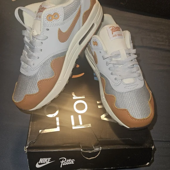 Shoes - Picture 4 of 6